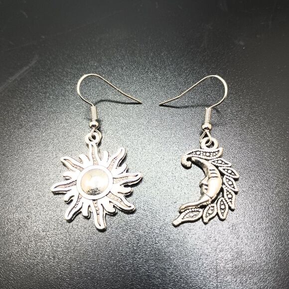 SILVER Sun and moon earrings minimalist boho jewelry - Picture 3 of 4
